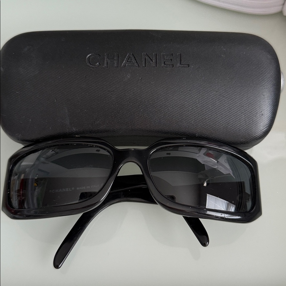 Vintage authentic CHANEL Black Quilted Sunglasses with Silver Accents - Picture 5 of 11